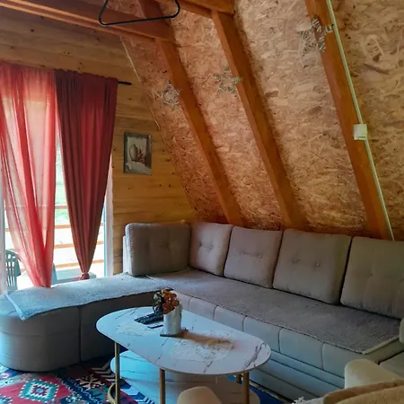Pyramid Valley Apartment *